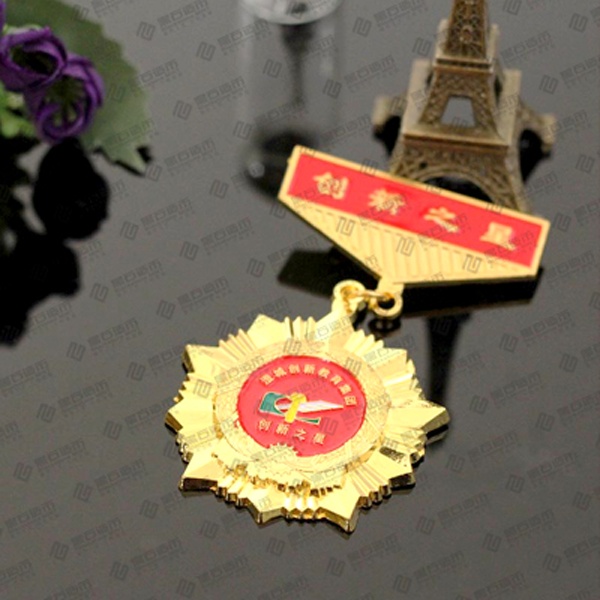 創(chuàng)新之星金銀紀(jì)念徽章