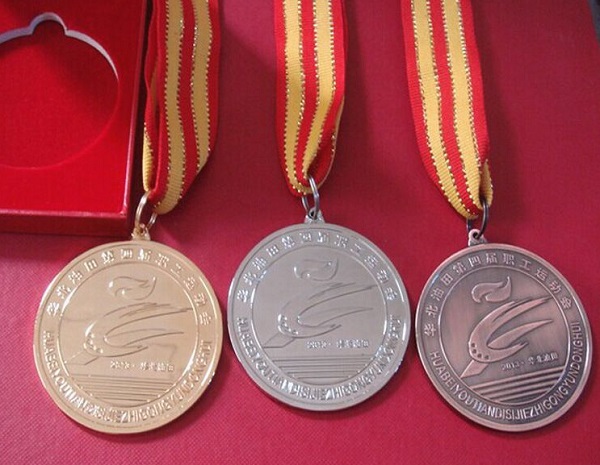 獎牌制作多少錢，獎牌定制數(shù)量越多越便宜嗎？